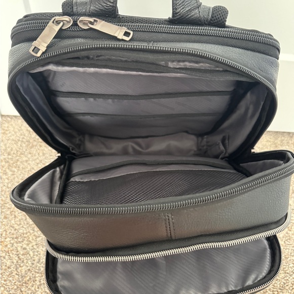 NWT Samsonite classic leather slim backpack - black - Picture 8 of 11